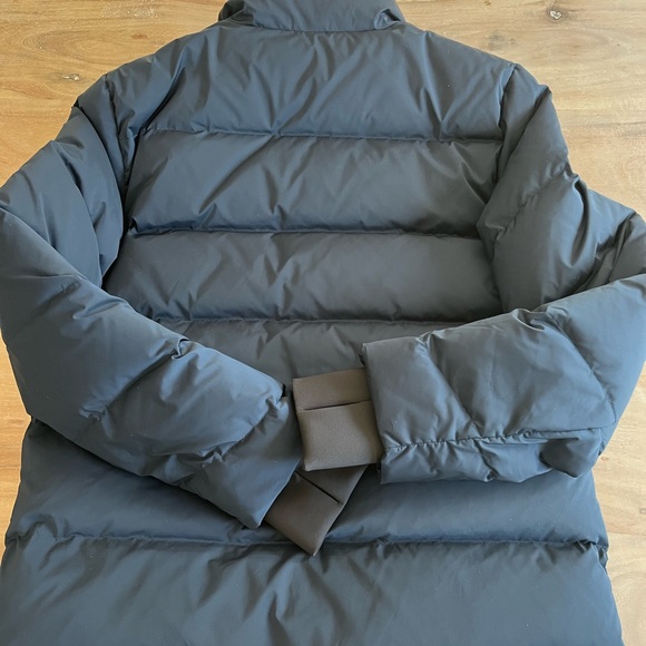 Theory stand puffer deep navy medium M brand new - Picture 3 of 4